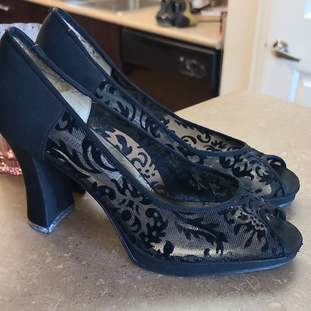 Ann Marino Black Lace Heels. Sz 8. They Can Use Some New Inserts.